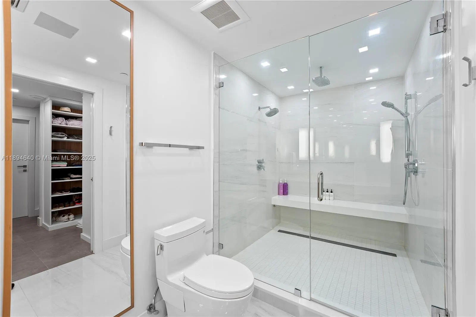 1000 Venetian Way, #1006
