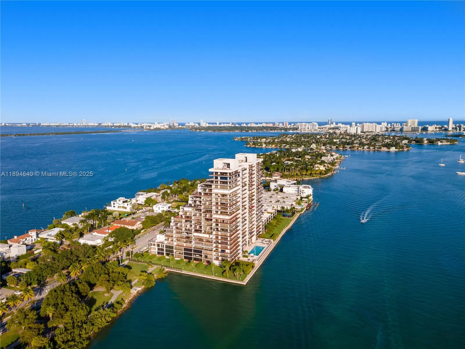1000 Venetian Way, #1006