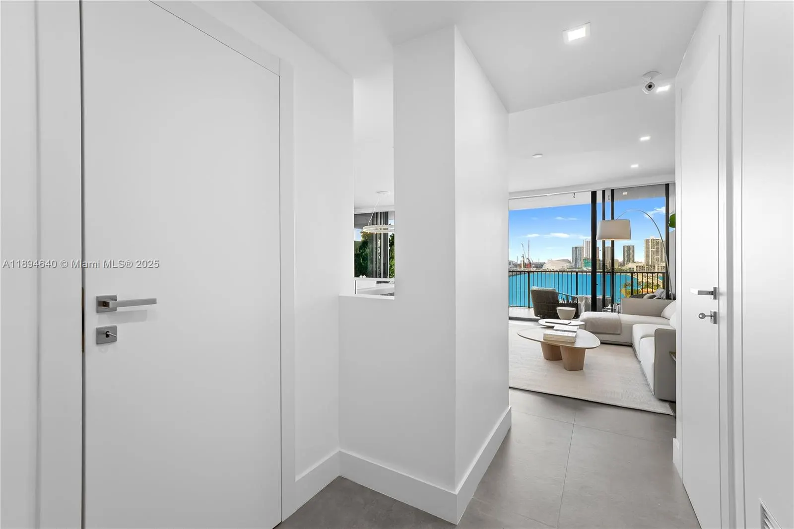 1000 Venetian Way, #1006