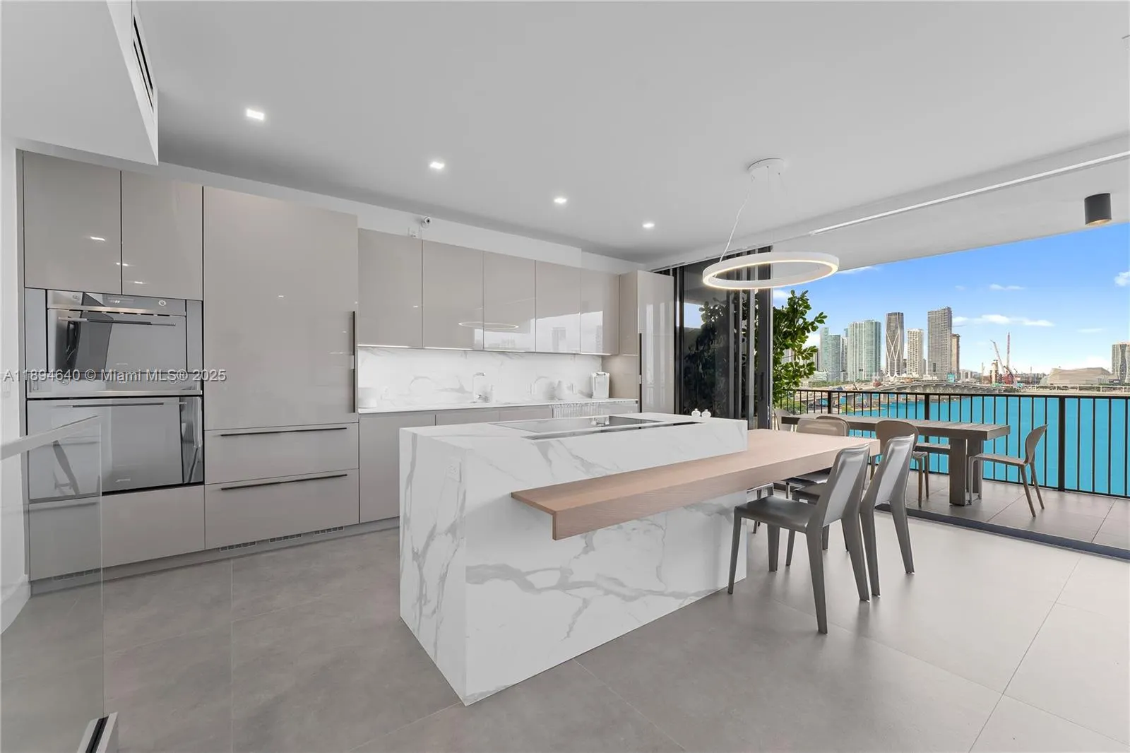 1000 Venetian Way, #1006