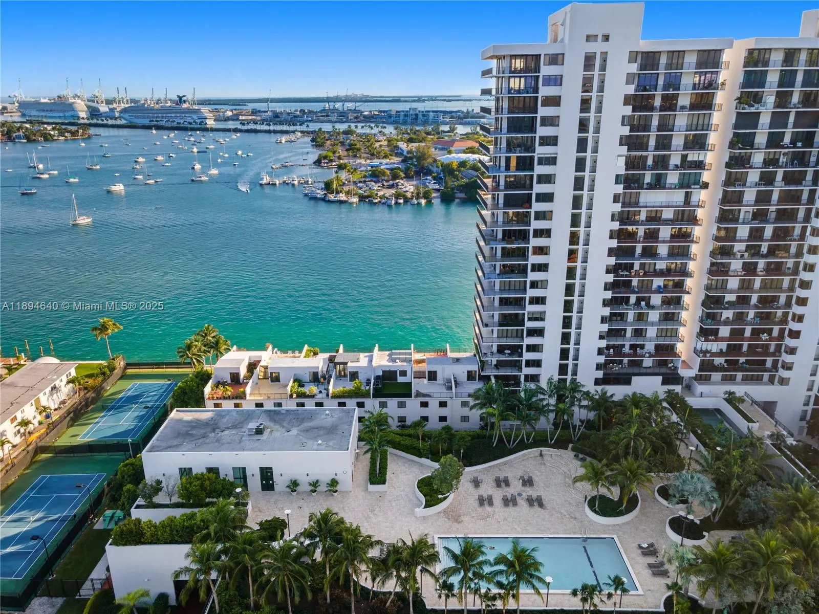 1000 Venetian Way, #1006