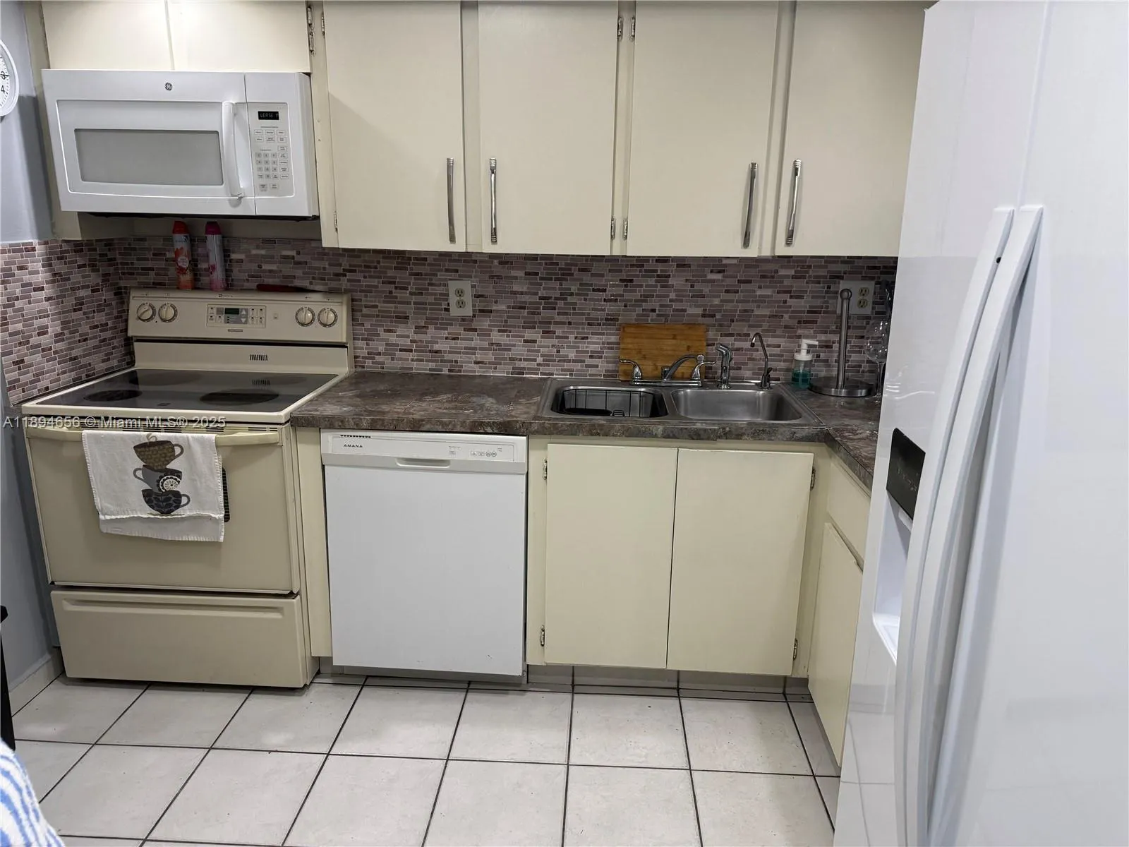 8879 Fontainebleau Blvd, #202