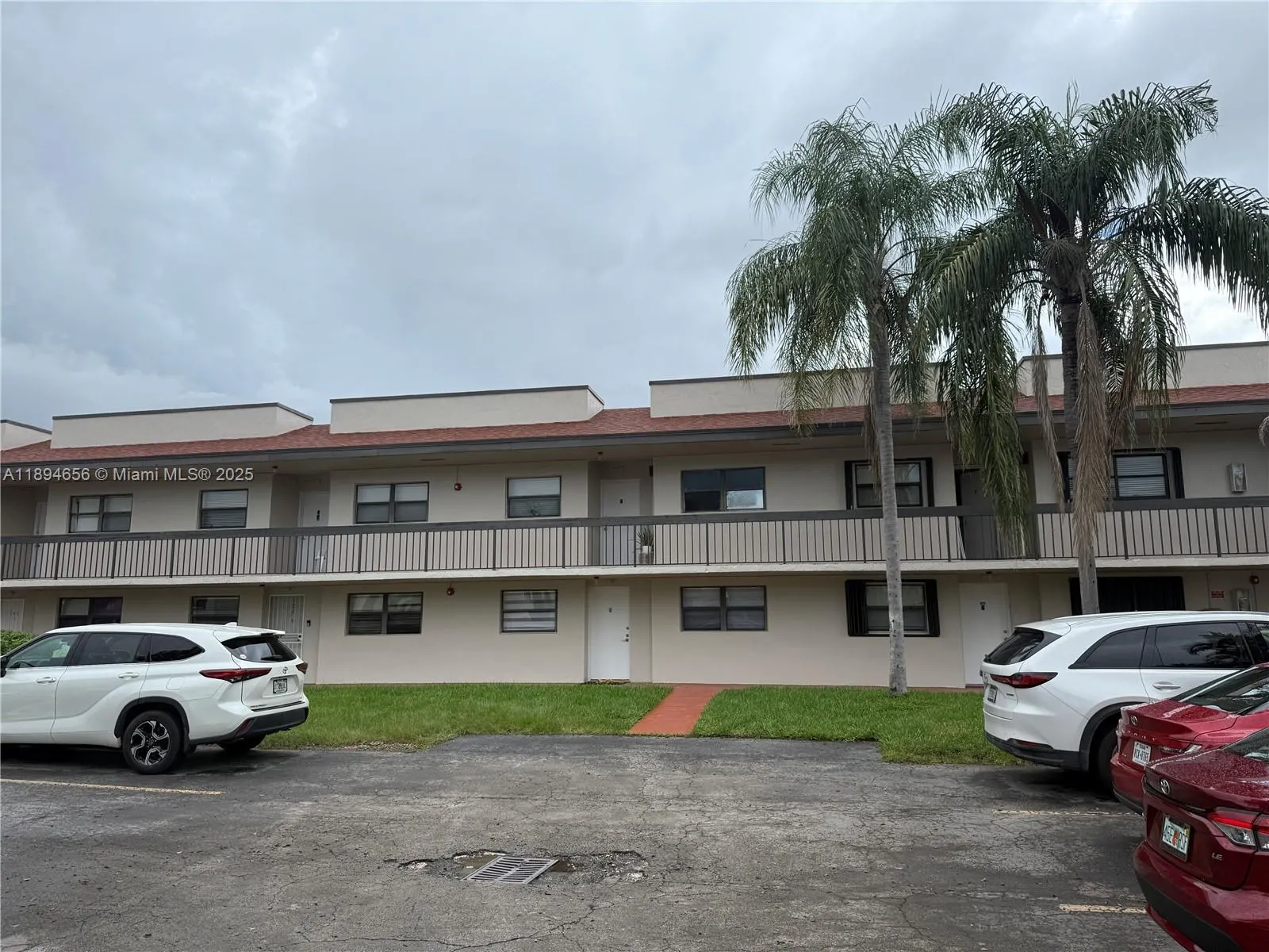 8879 Fontainebleau Blvd, #202