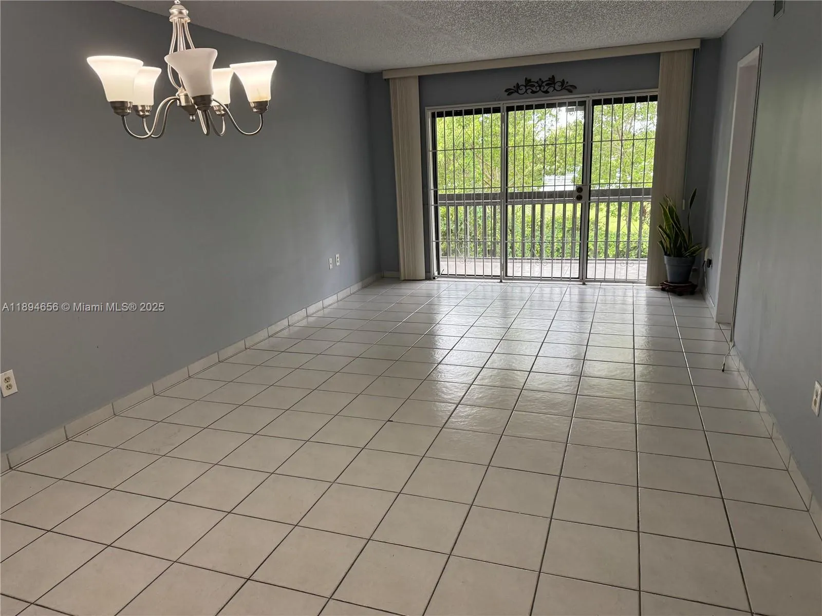 8879 Fontainebleau Blvd, #202