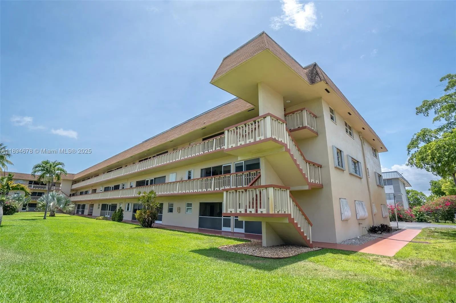 5300 Washington St, #T227