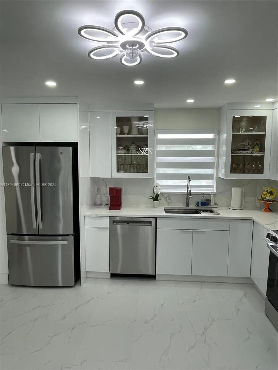 150 S Hollybrook Ter, #303