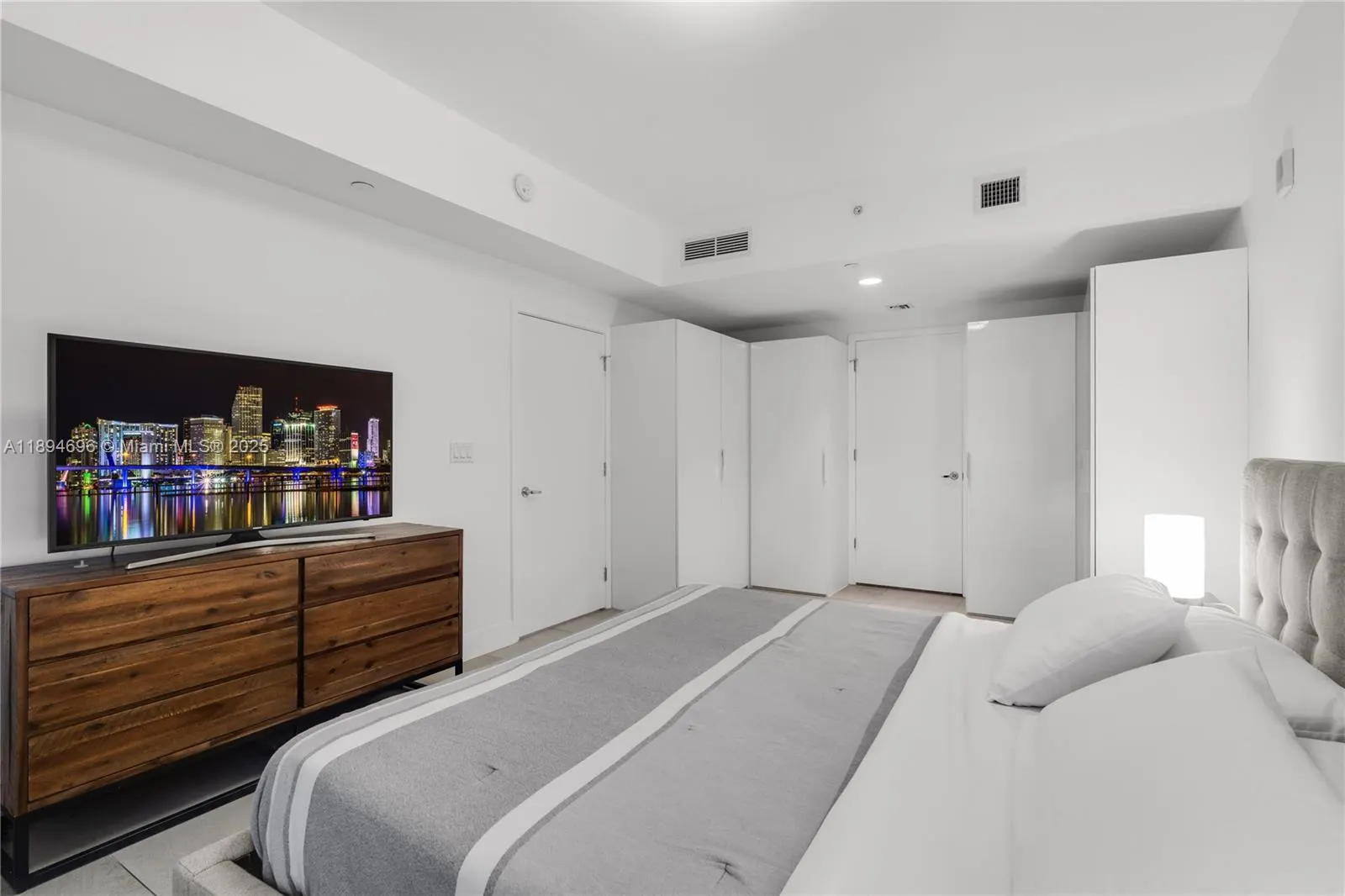 1010 Brickell Ave, #1607