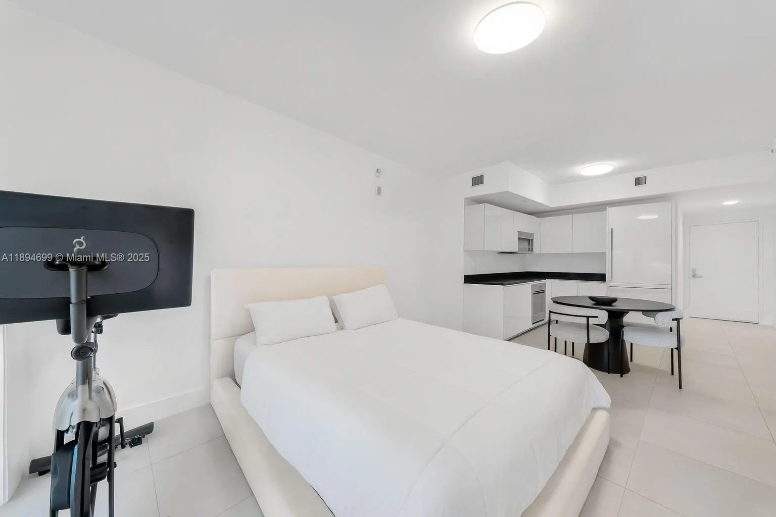 1010 Brickell Ave, #3210