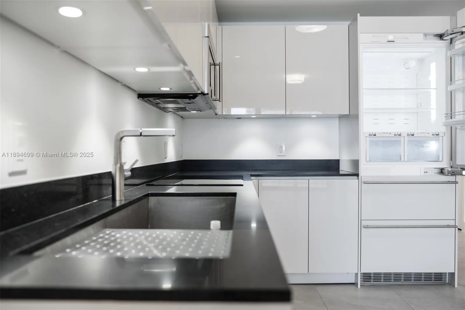 1010 Brickell Ave, #3210