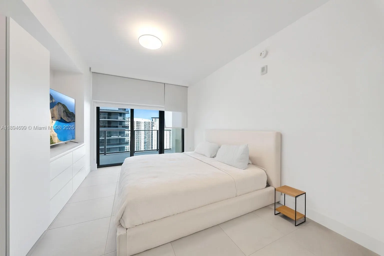 1010 Brickell Ave, #3210