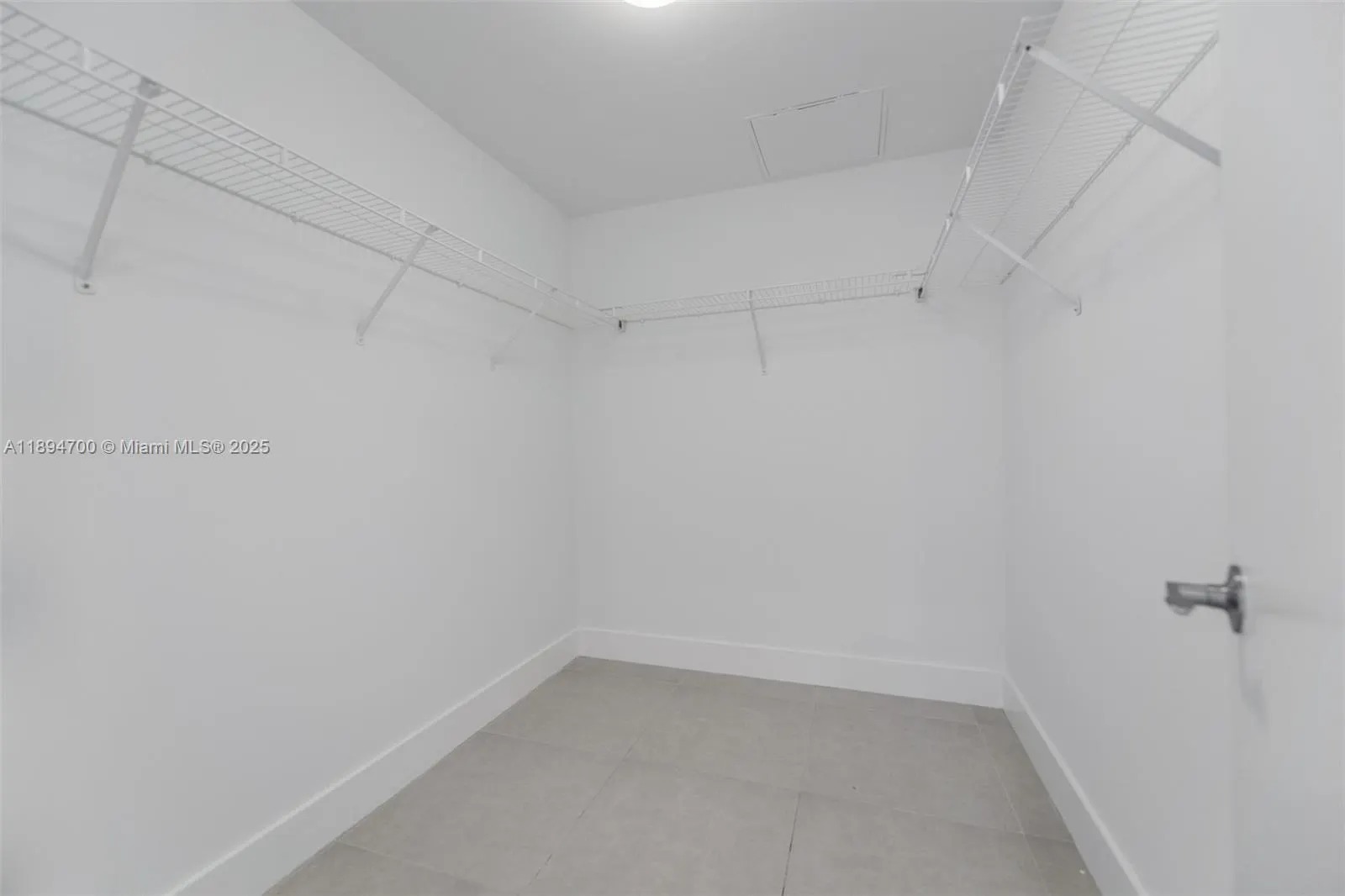 253 NE 2nd St, #3902