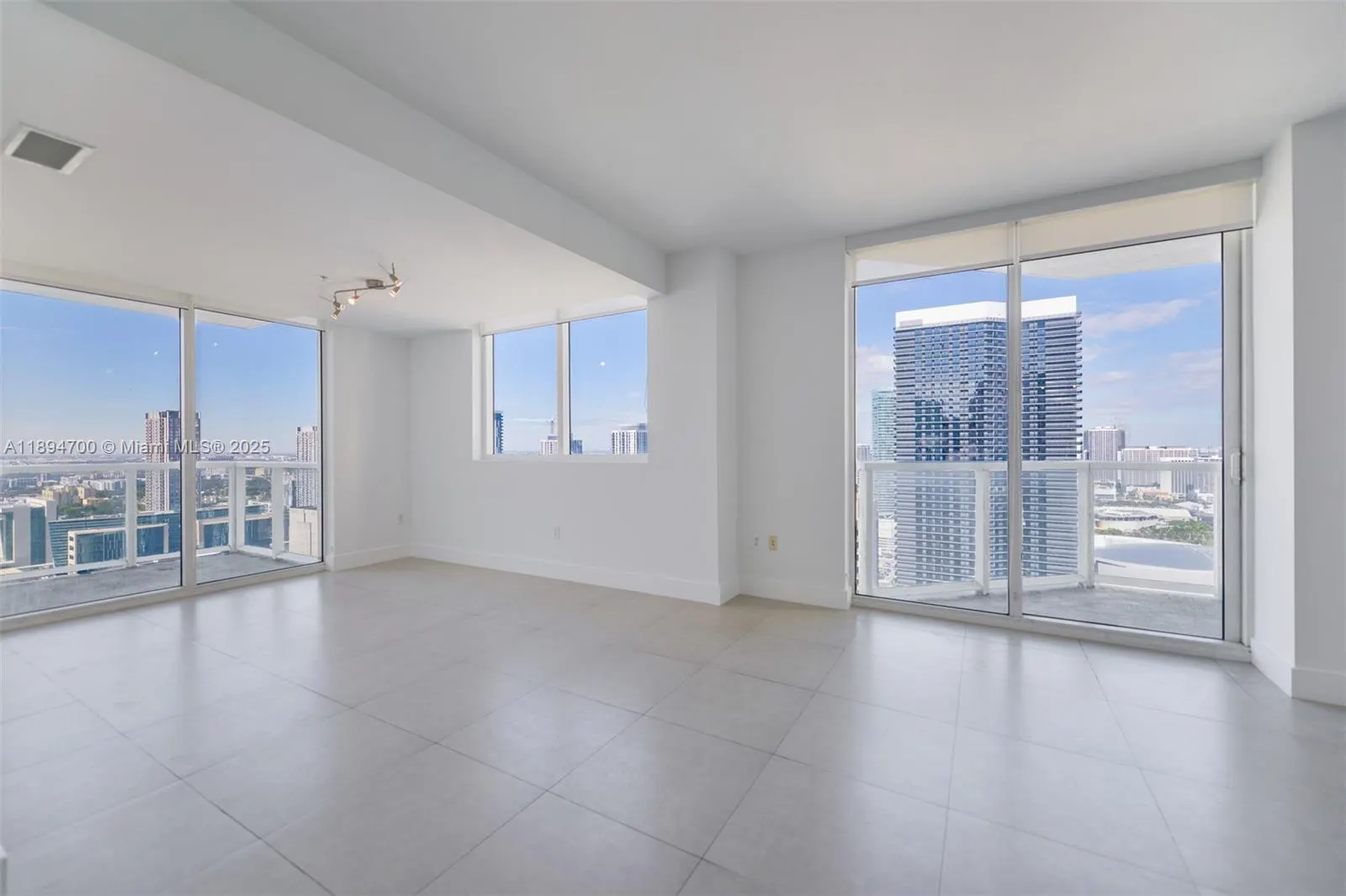 253 NE 2nd St, #3902