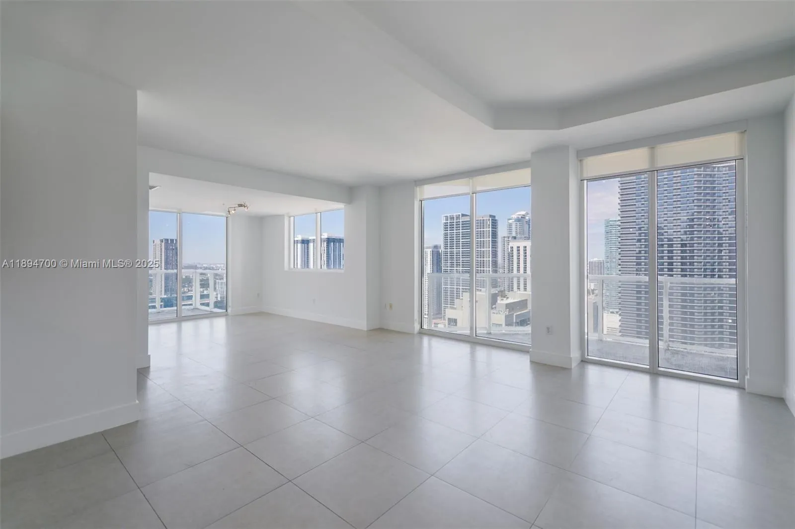 253 NE 2nd St, #3902