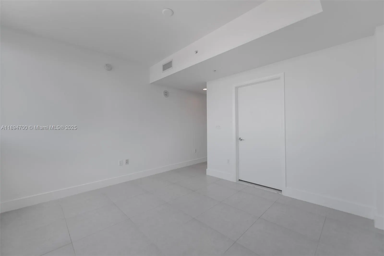 253 NE 2nd St, #3902