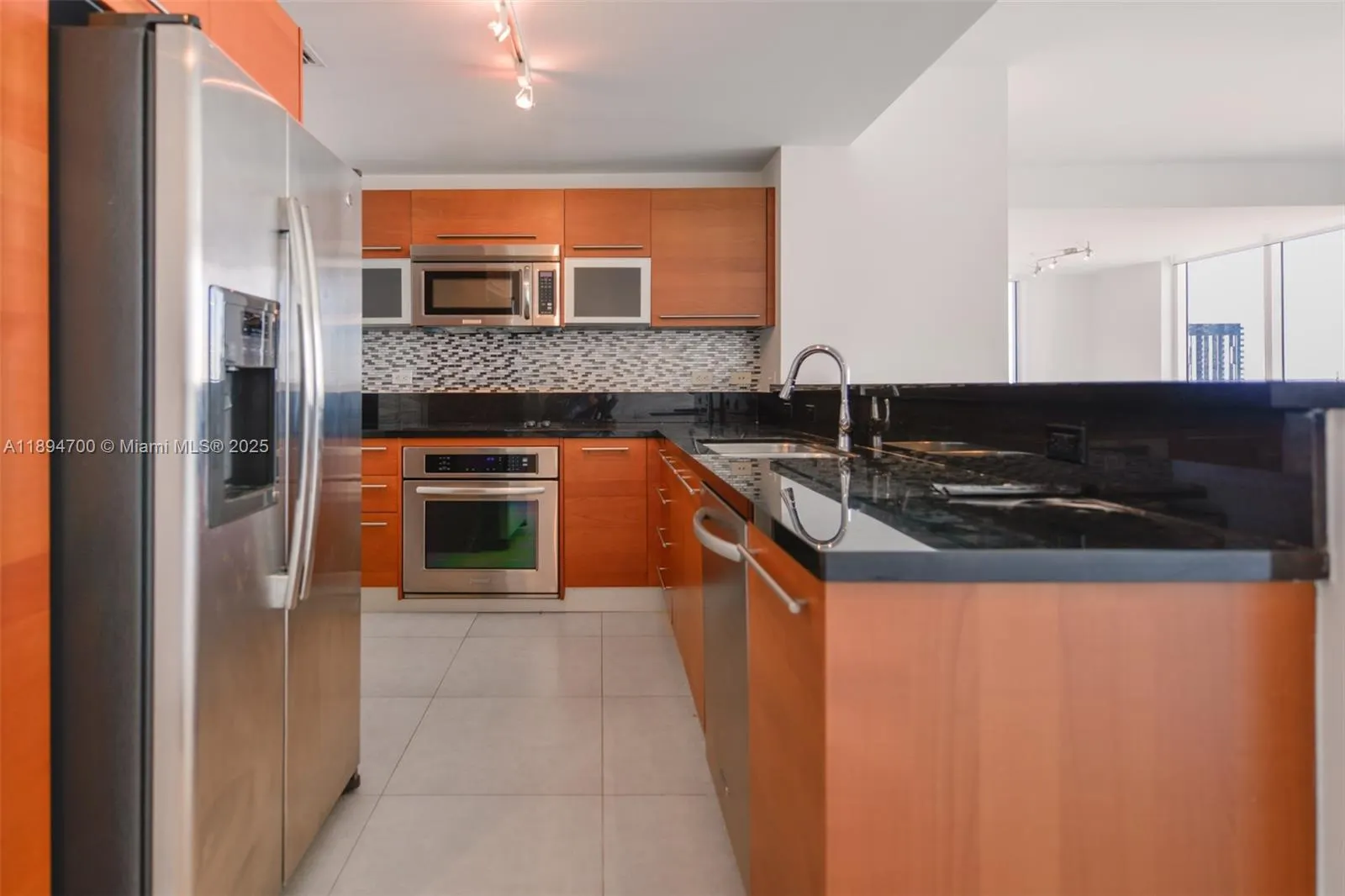 253 NE 2nd St, #3902
