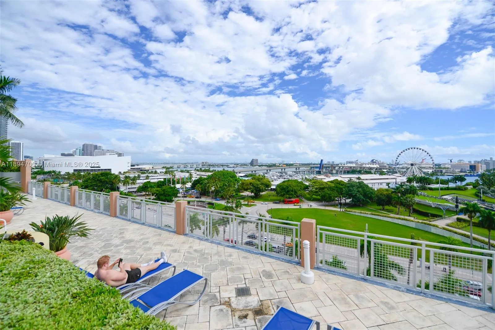 253 NE 2nd St, #3902