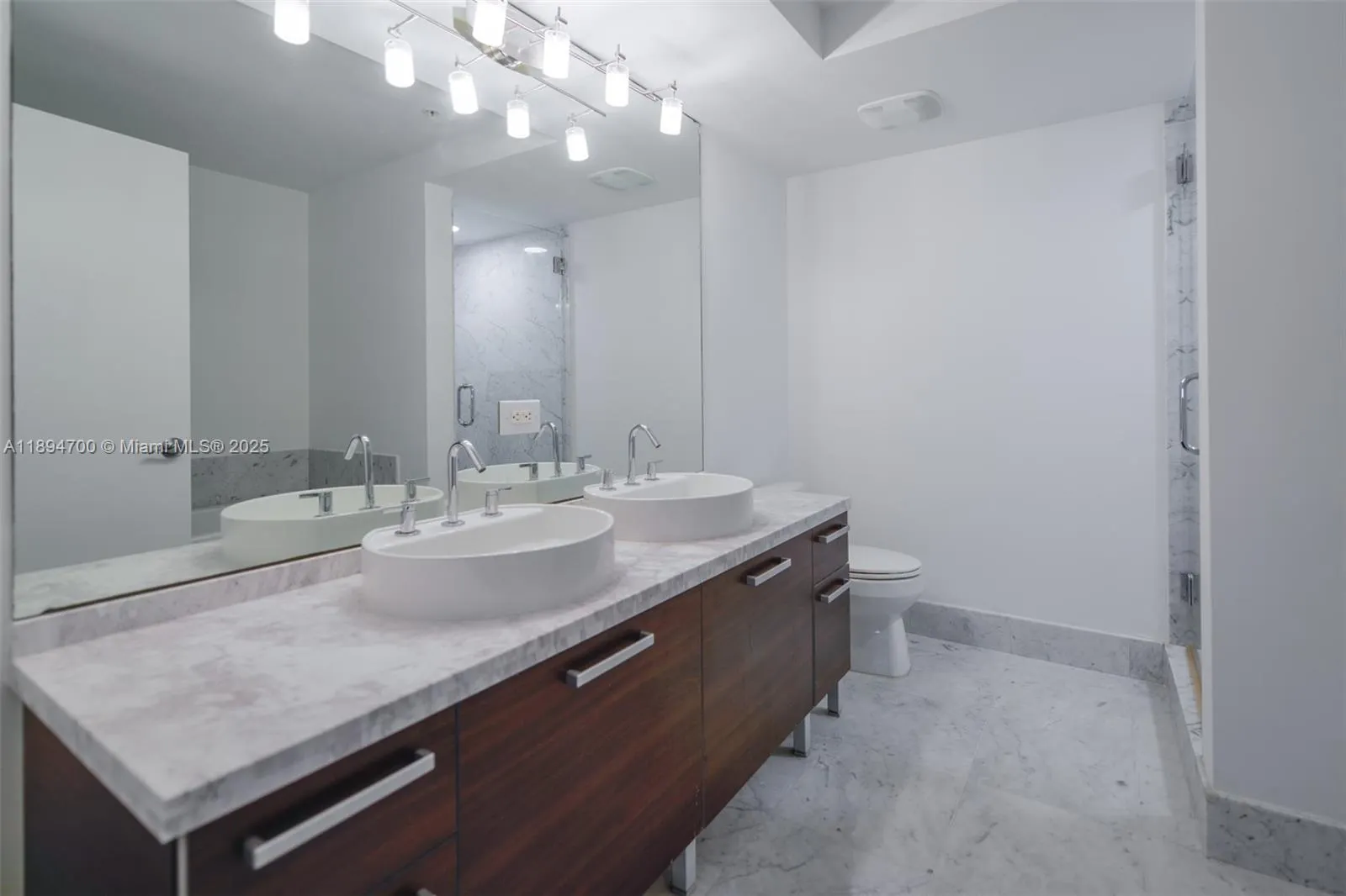 253 NE 2nd St, #3902