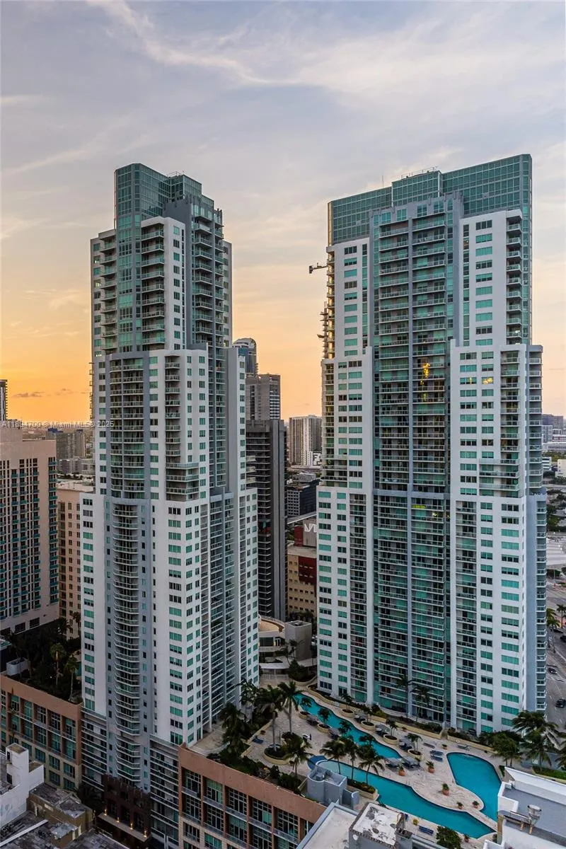 253 NE 2nd St, #3902