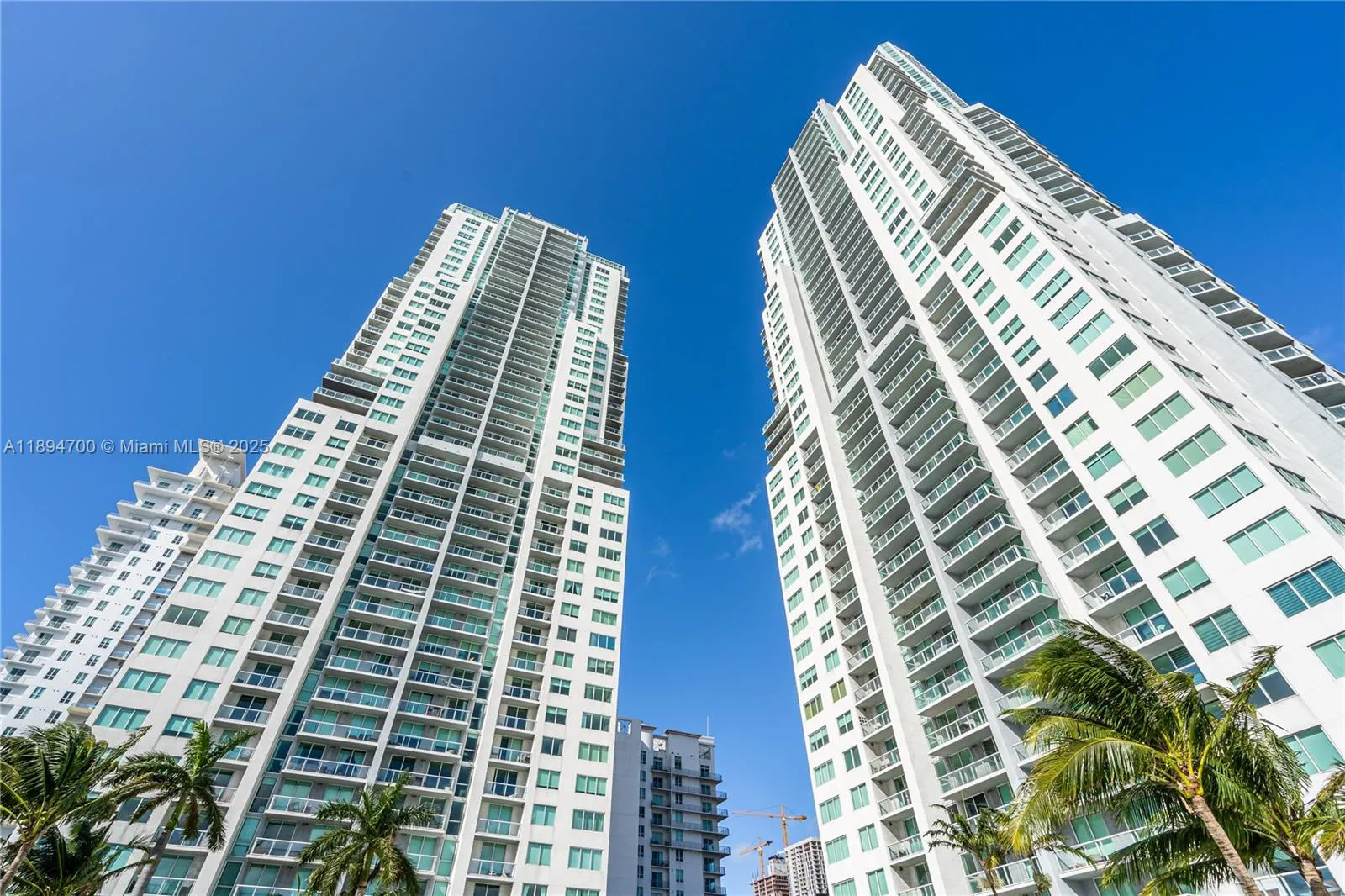 253 NE 2nd St, #3902