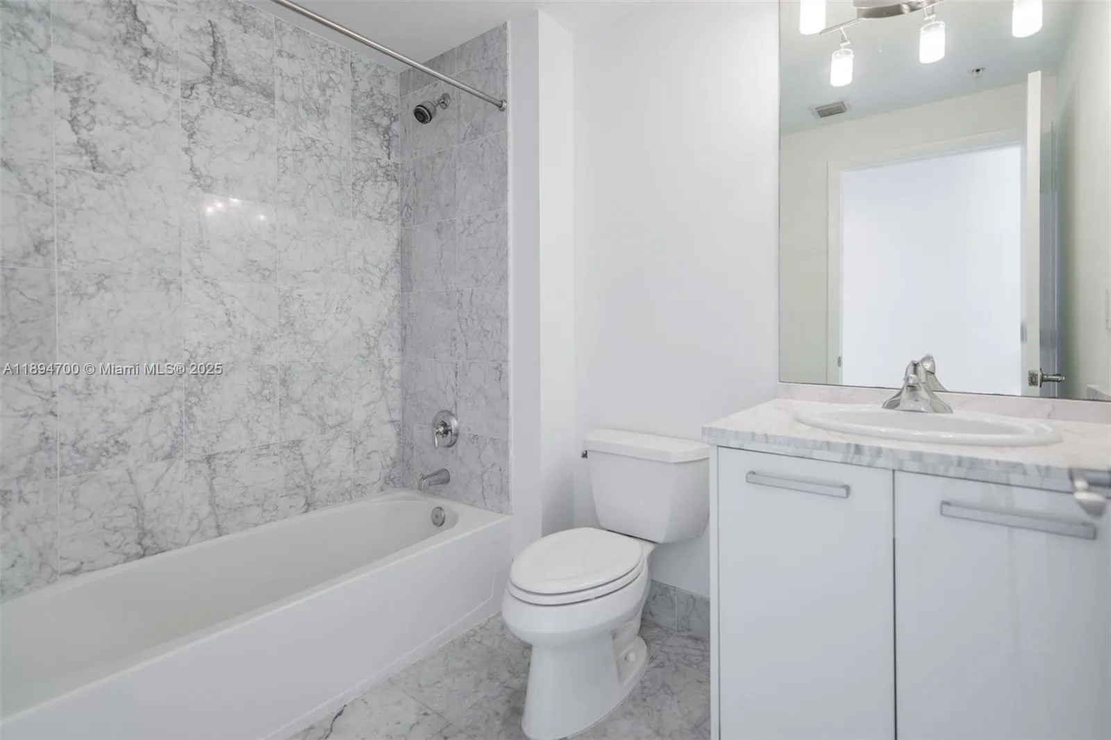 253 NE 2nd St, #3902