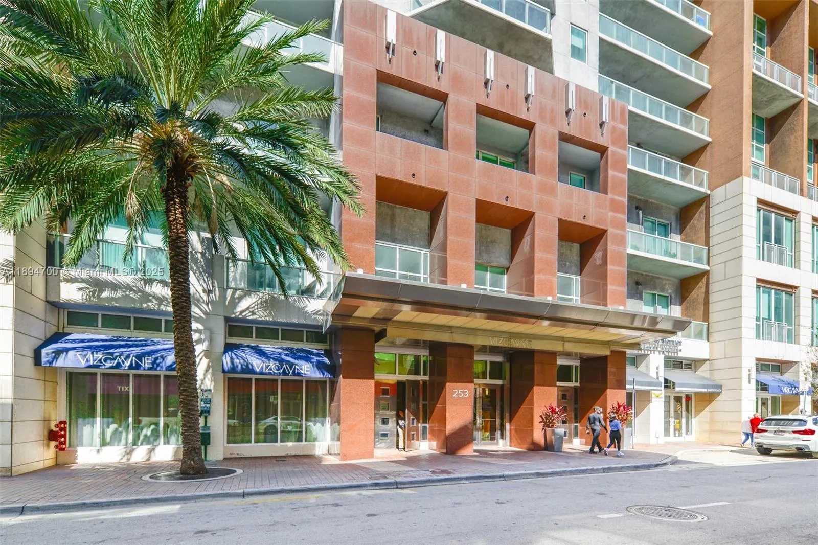 253 NE 2nd St, #3902