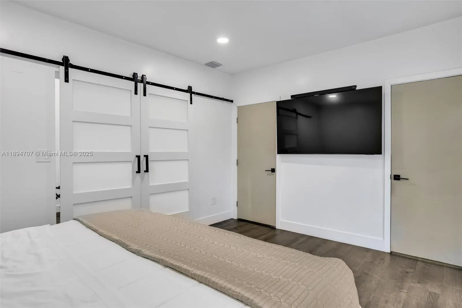 2484 SW 25 ST