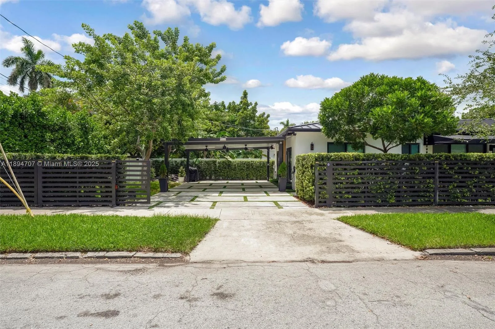 2484 SW 25 ST