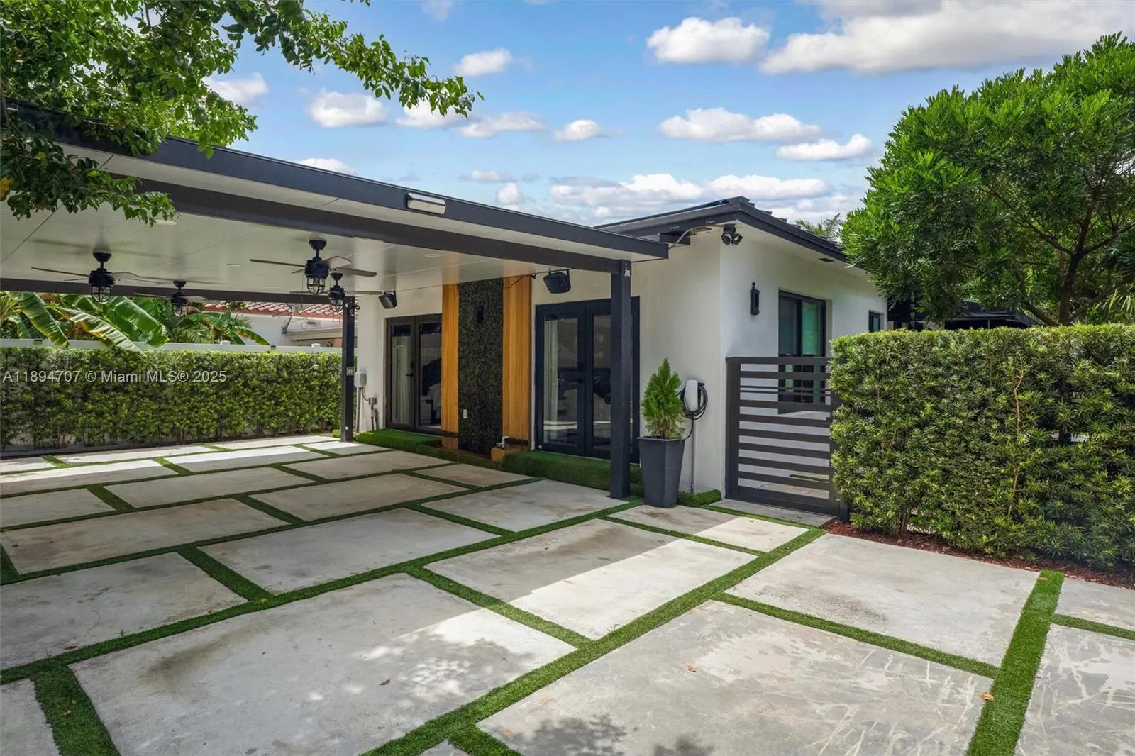 2484 SW 25 ST