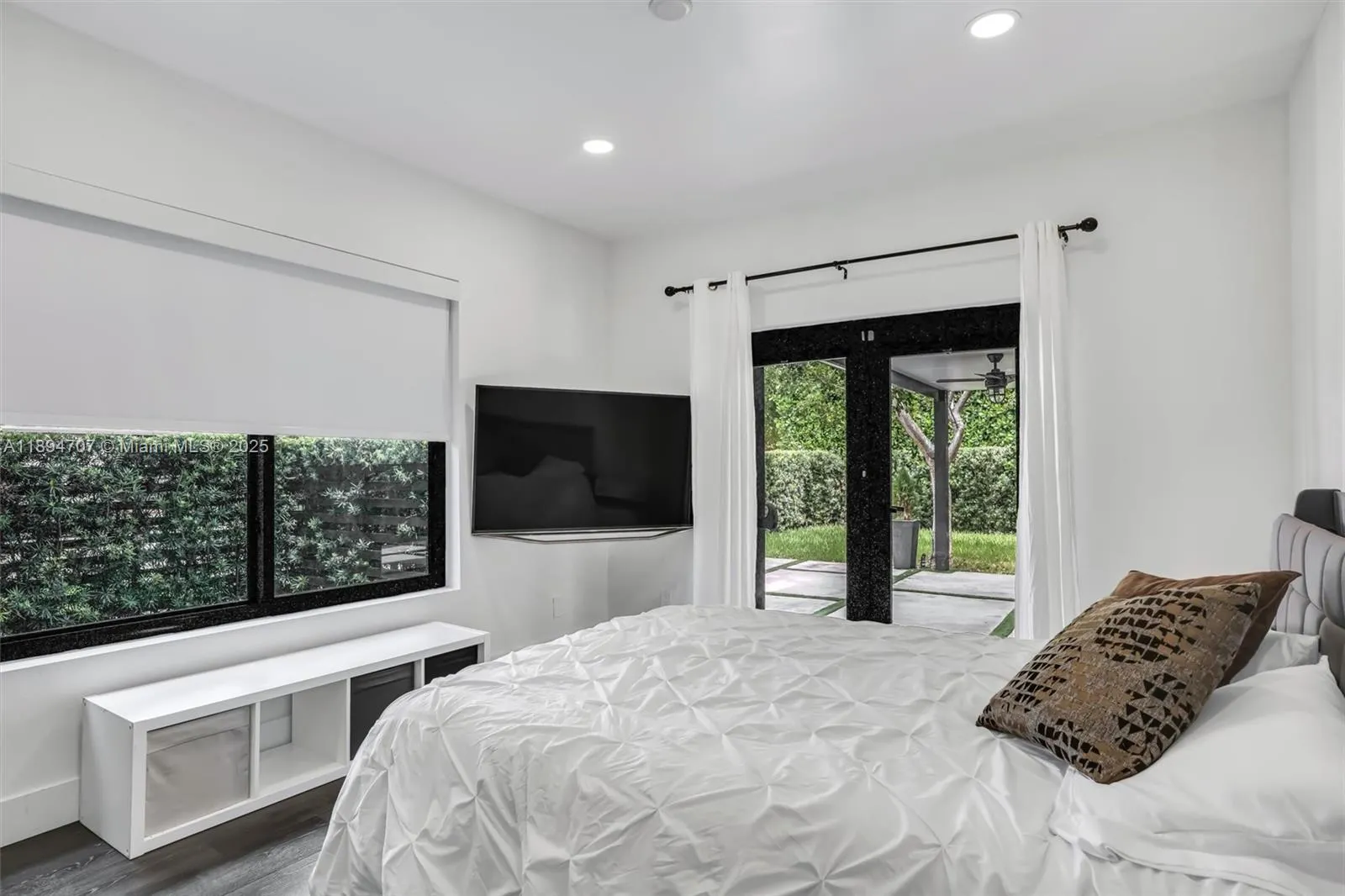 2484 SW 25 ST