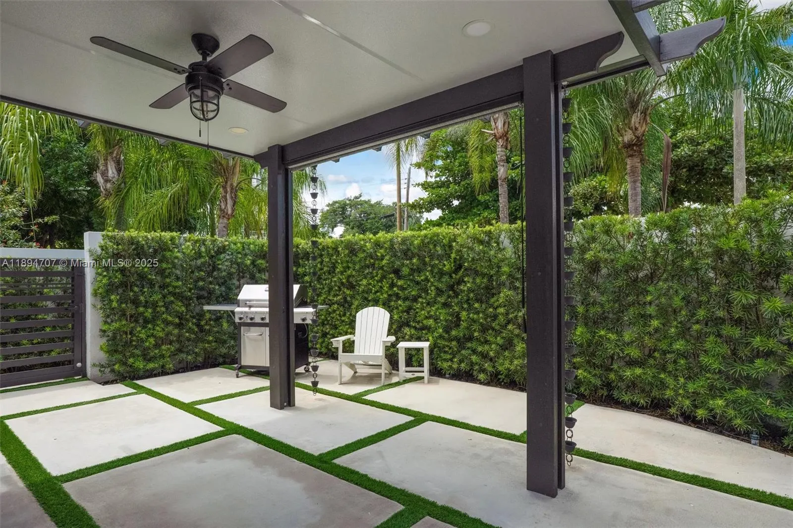 2484 SW 25 ST