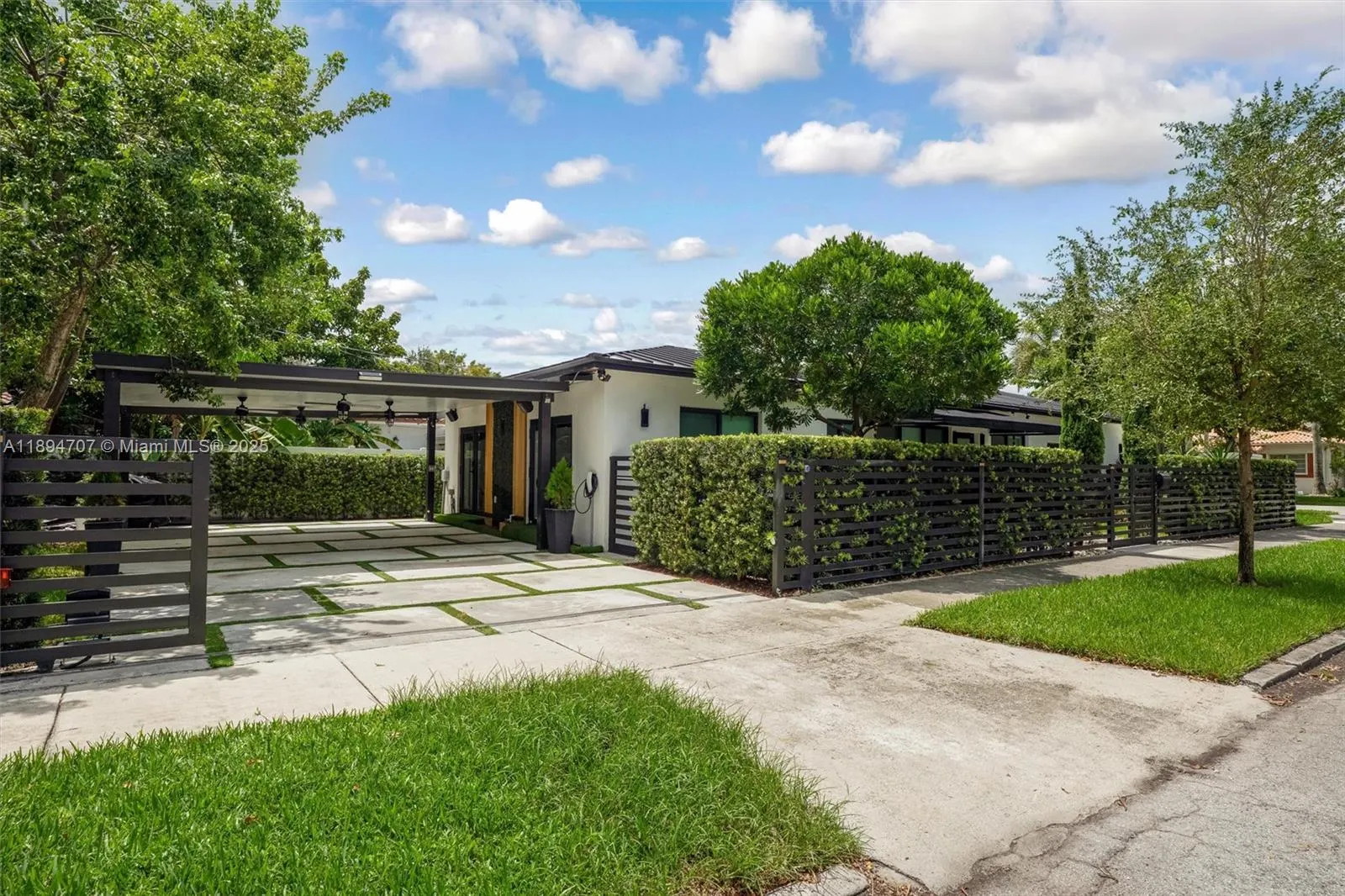 2484 SW 25 ST