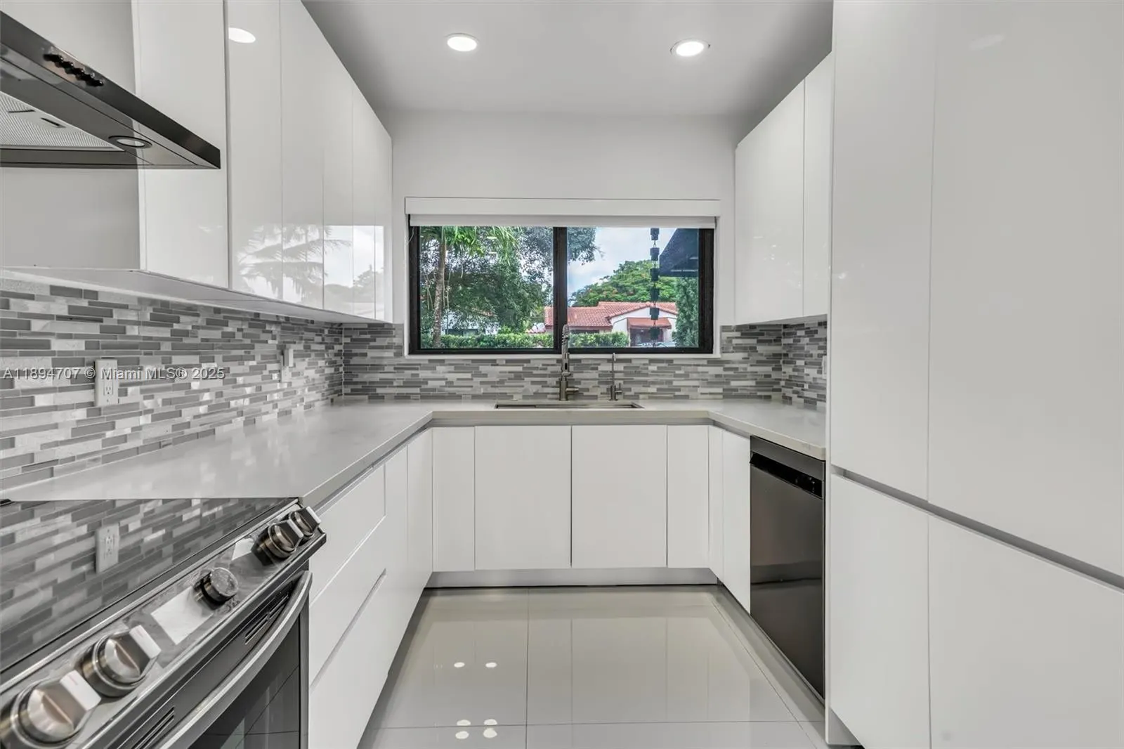 2484 SW 25 ST