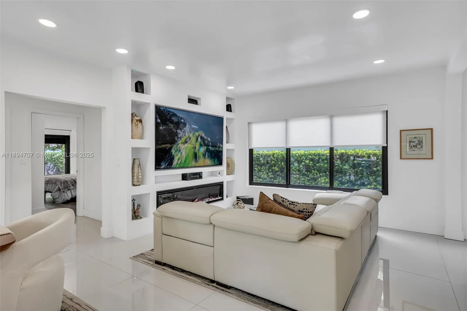 2484 SW 25 ST