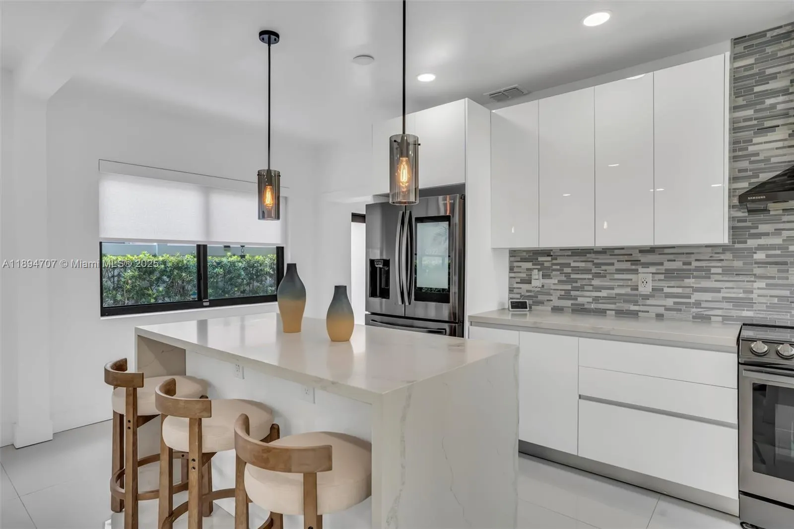 2484 SW 25 ST