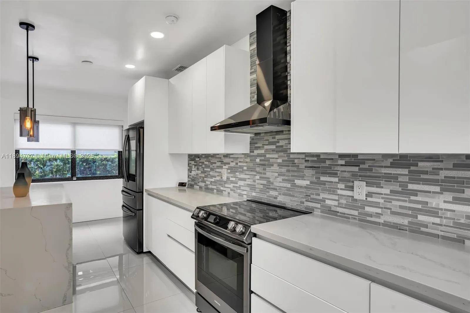 2484 SW 25 ST