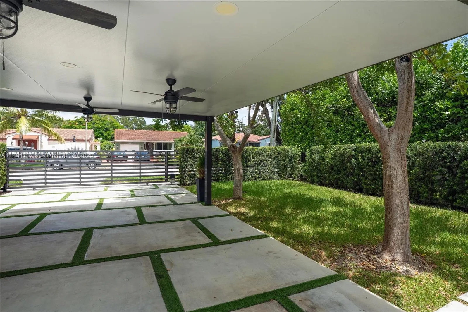 2484 SW 25 ST