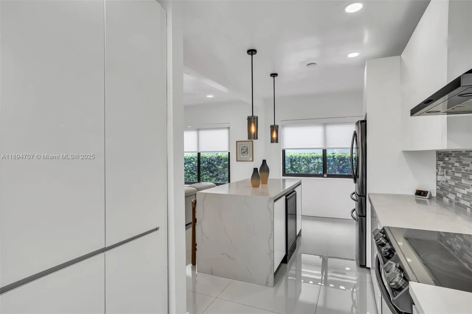 2484 SW 25 ST