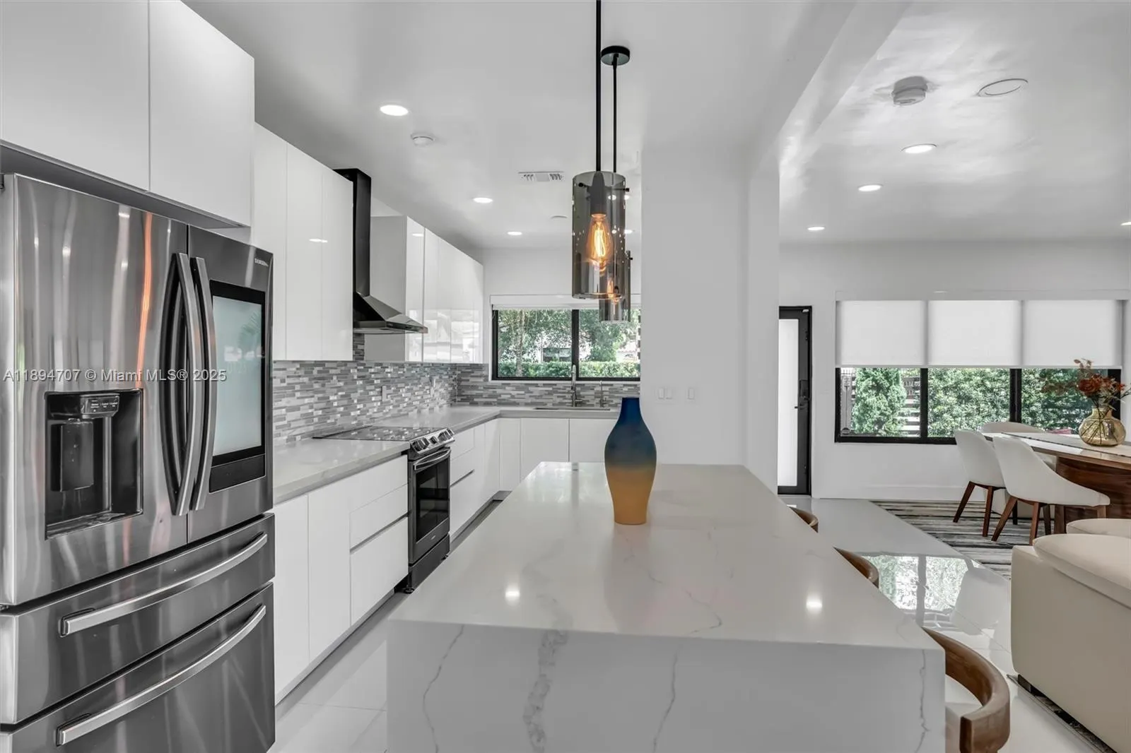 2484 SW 25 ST
