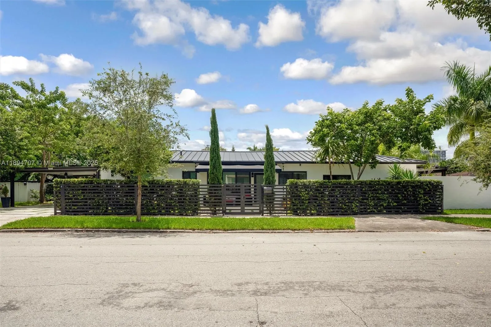 2484 SW 25 ST