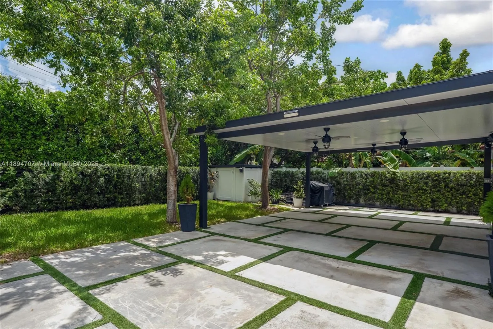 2484 SW 25 ST