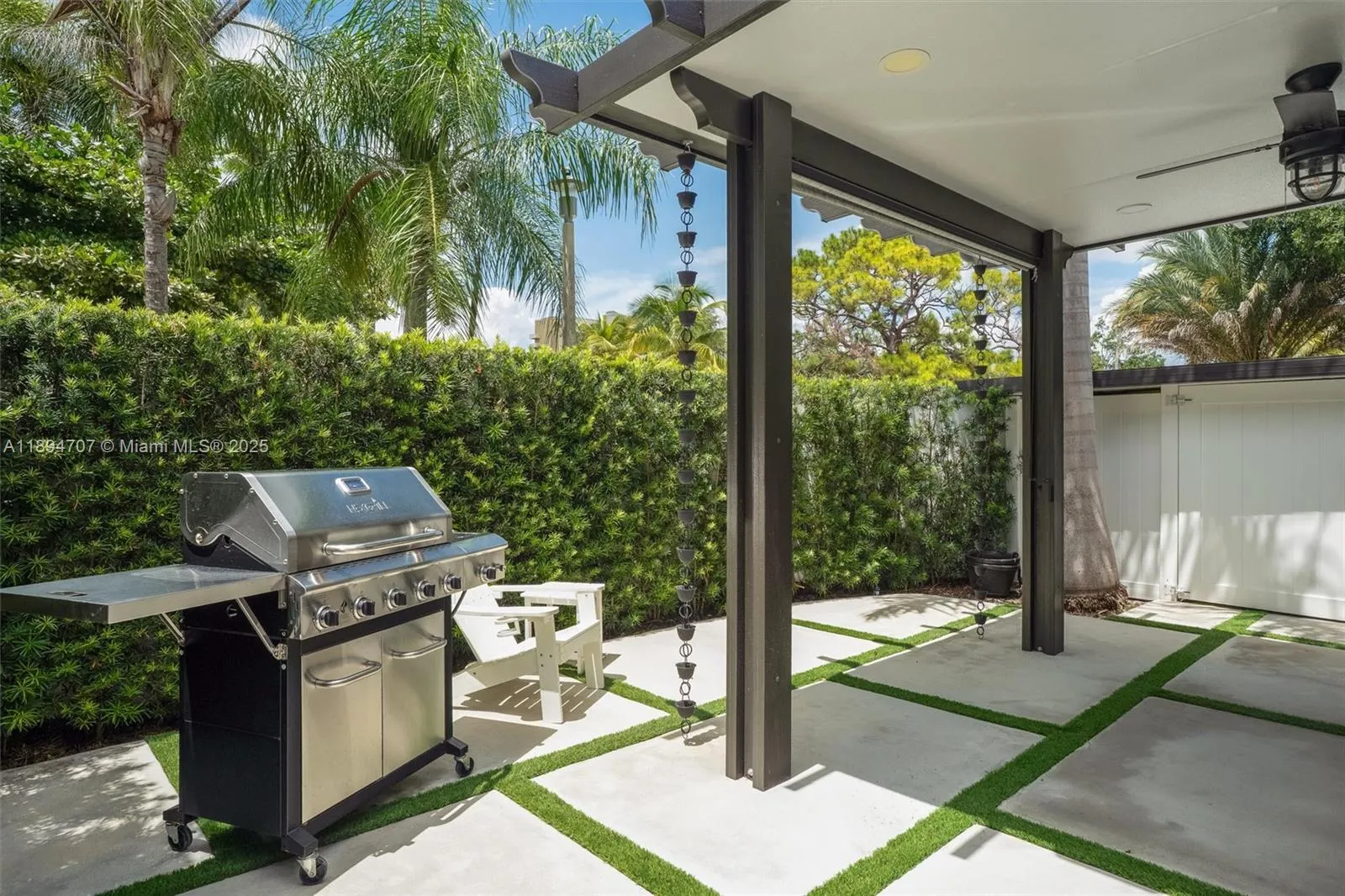 2484 SW 25 ST