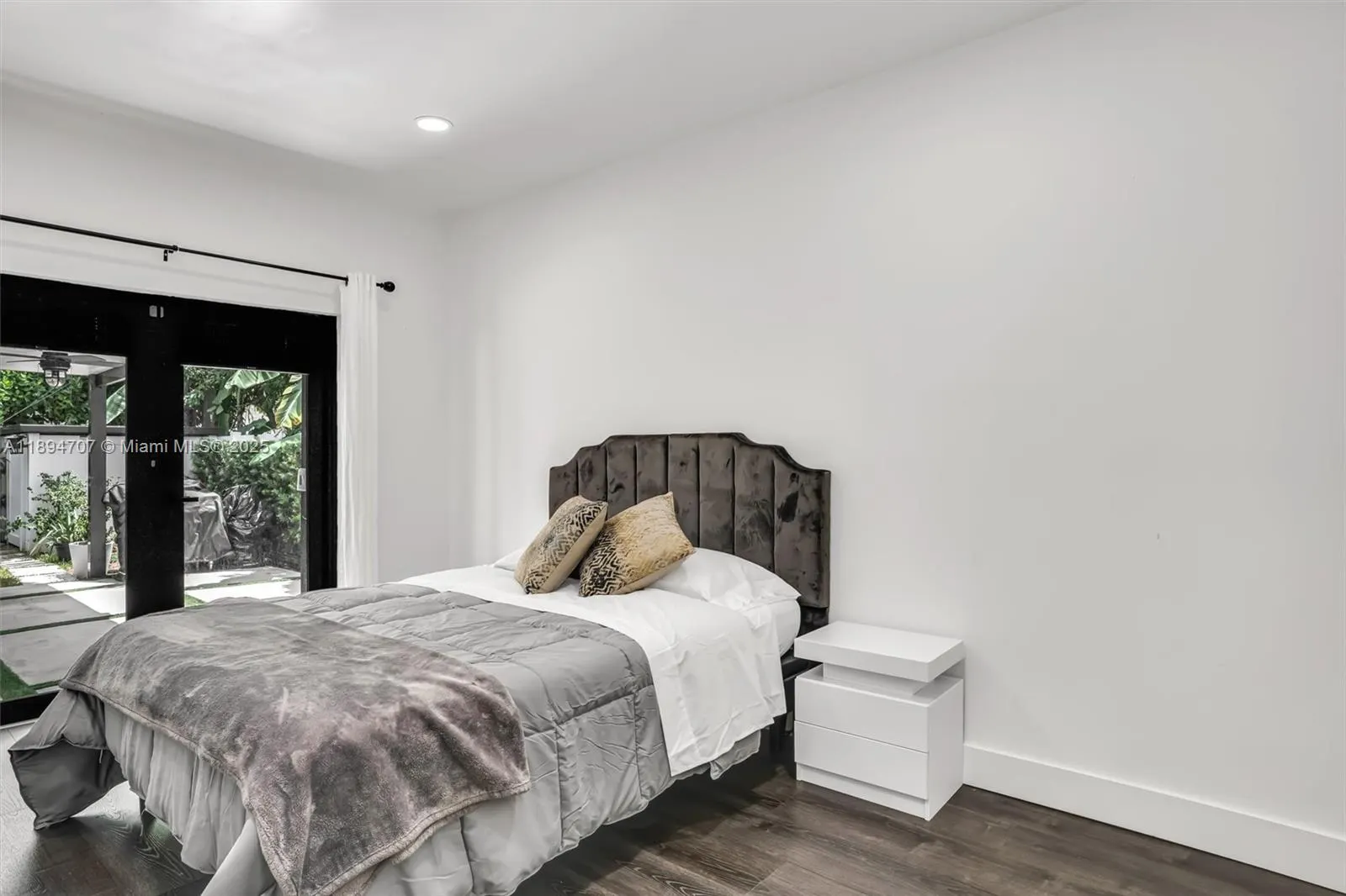 2484 SW 25 ST