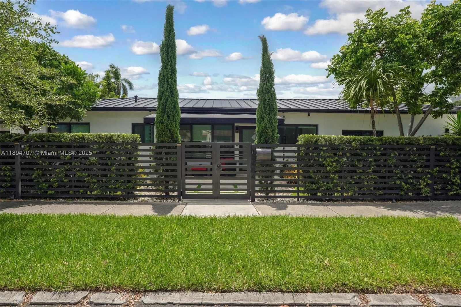 2484 SW 25 ST