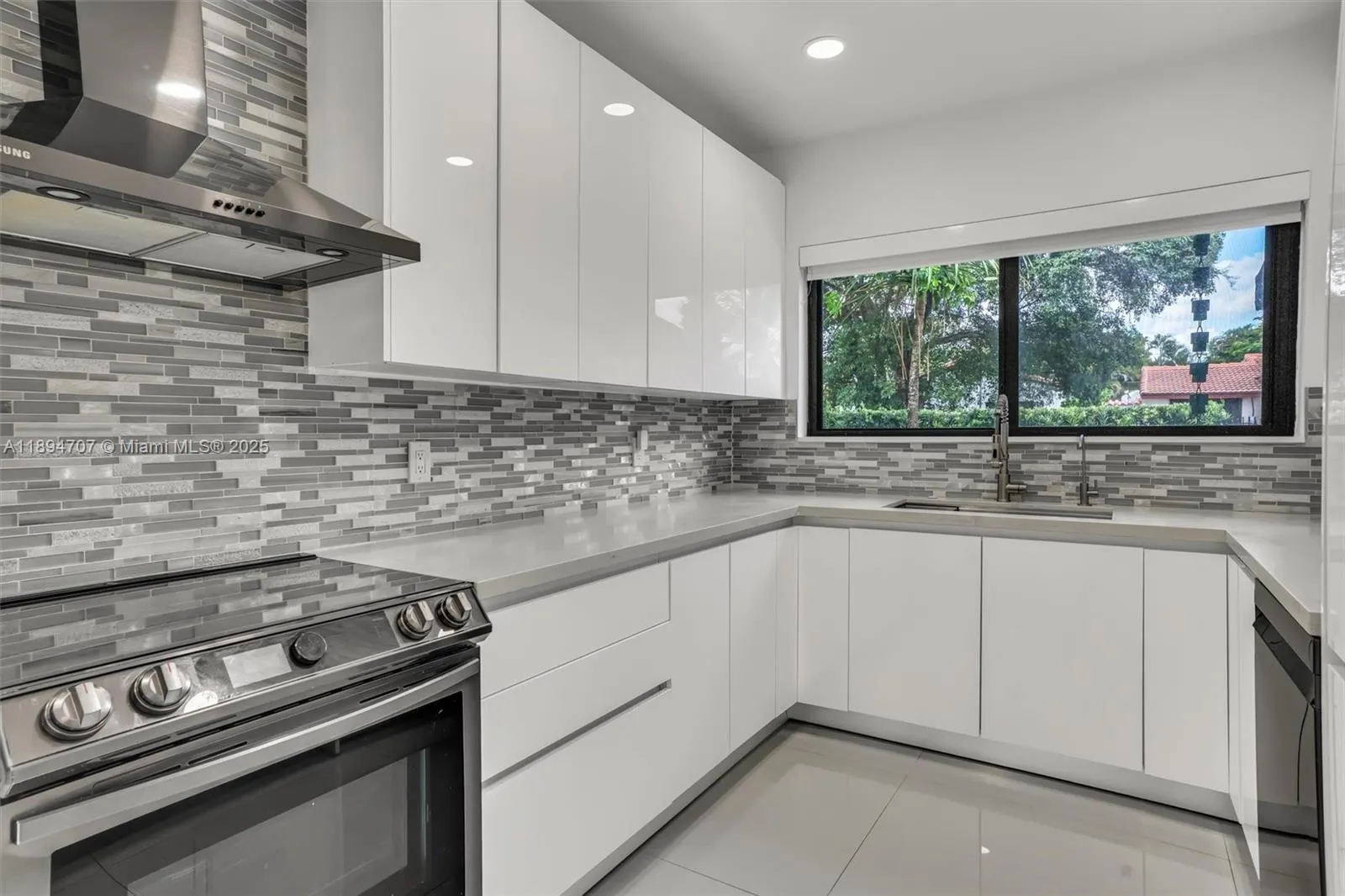 2484 SW 25 ST