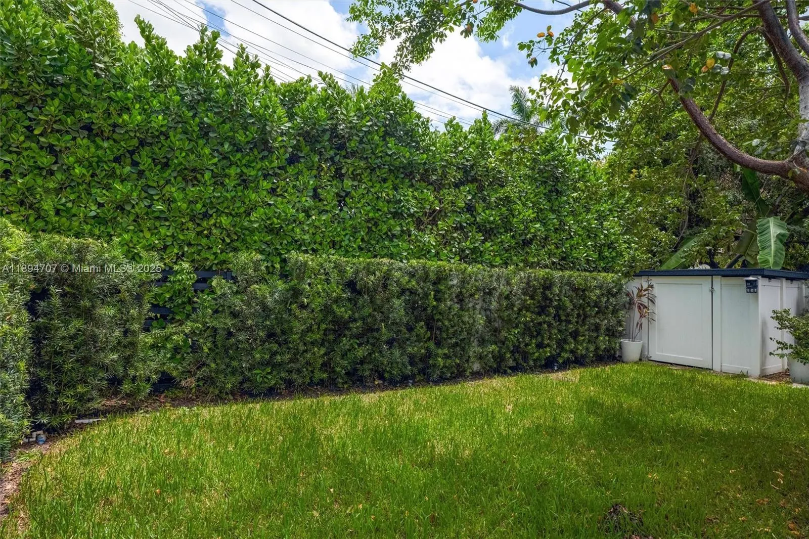 2484 SW 25 ST