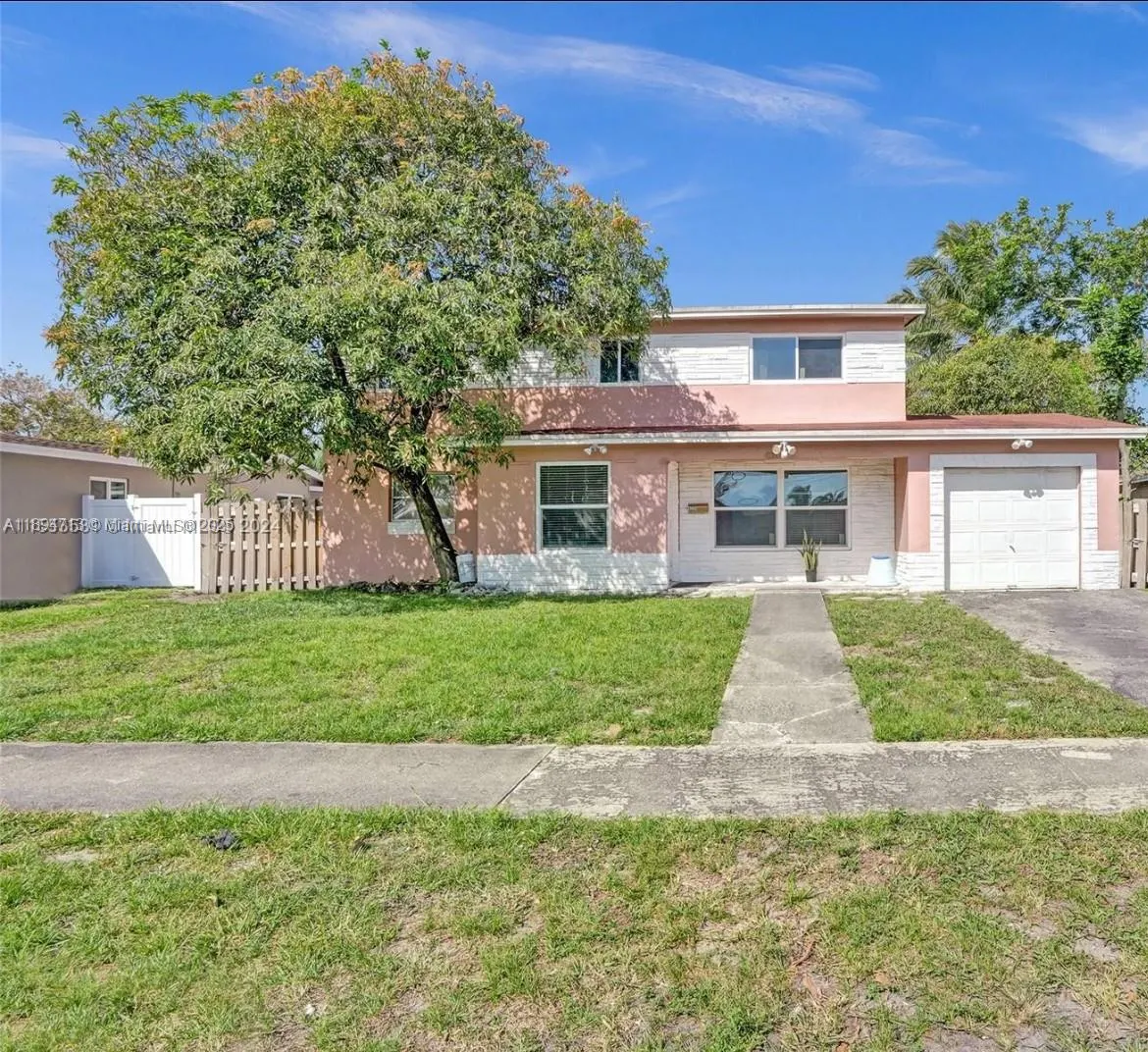 4233 NW 38th Ave