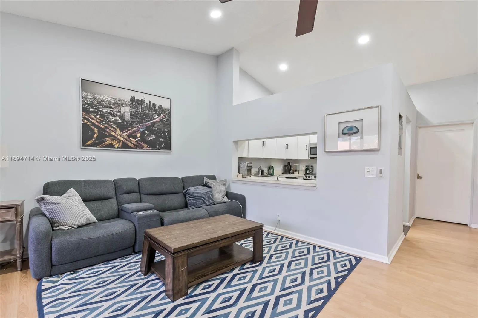 306 Republic Ct, #306