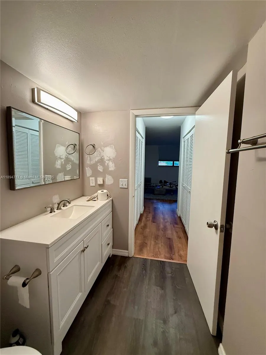 8101 Byron Ave, #305