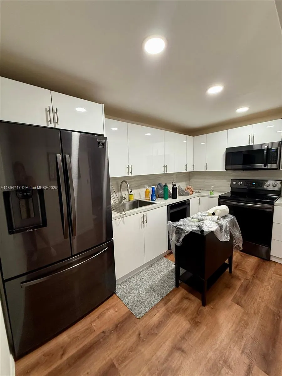 8101 Byron Ave, #305