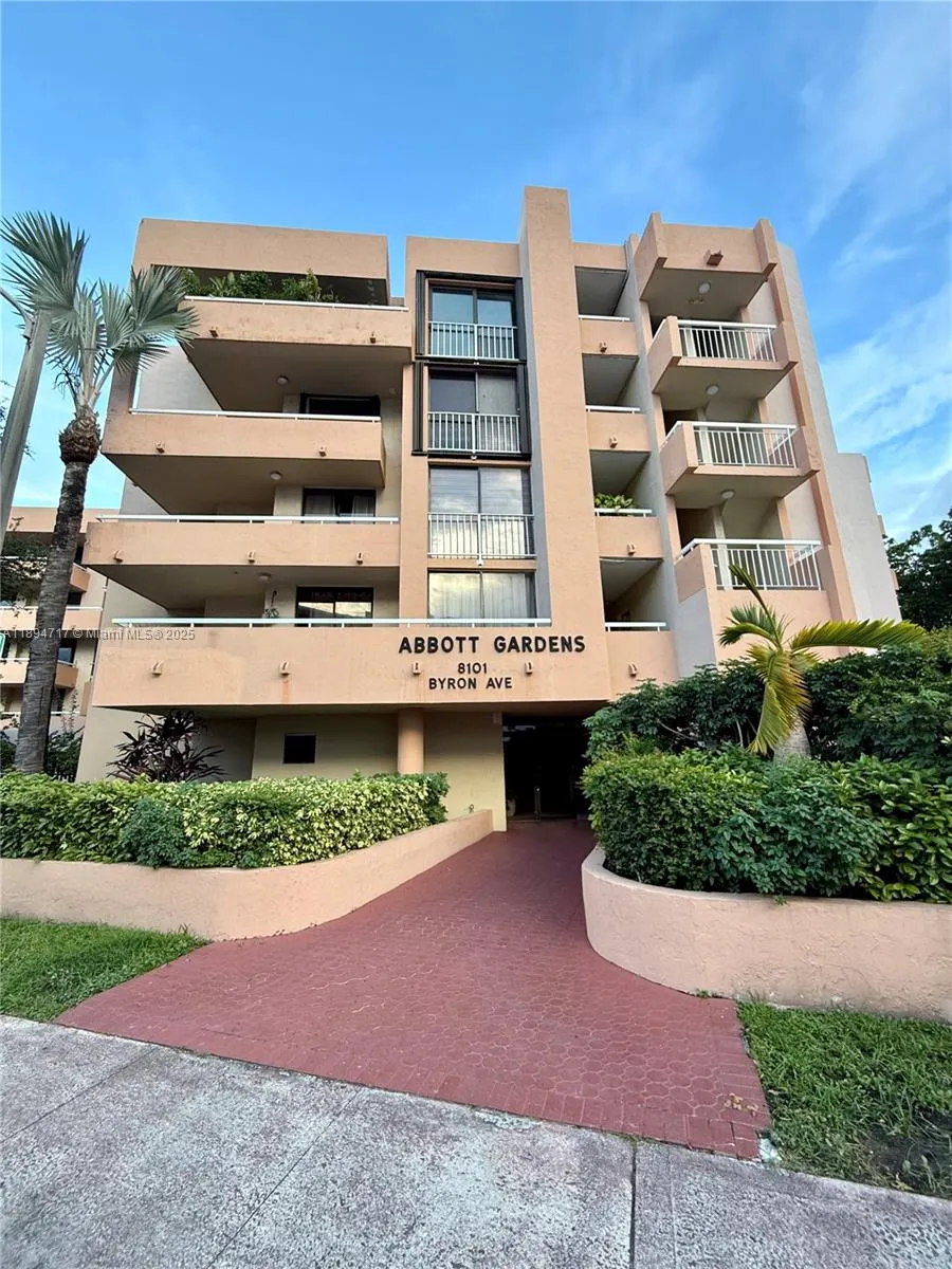 8101 Byron Ave, #305